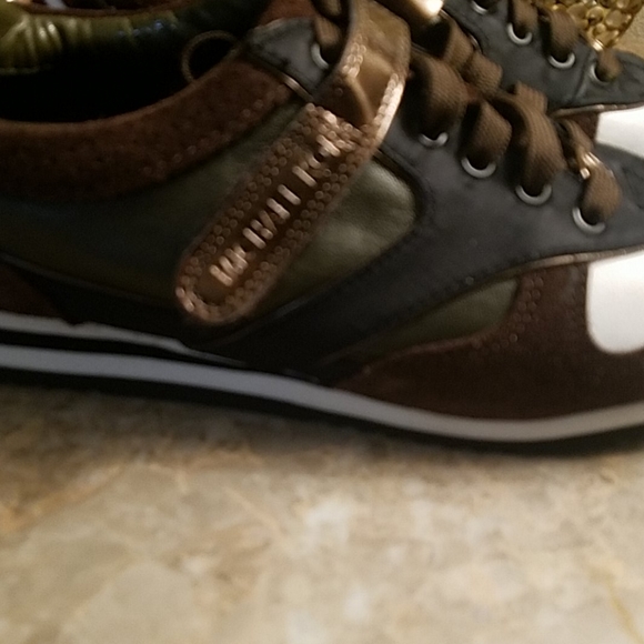 Sneakers - Picture 2 of 3